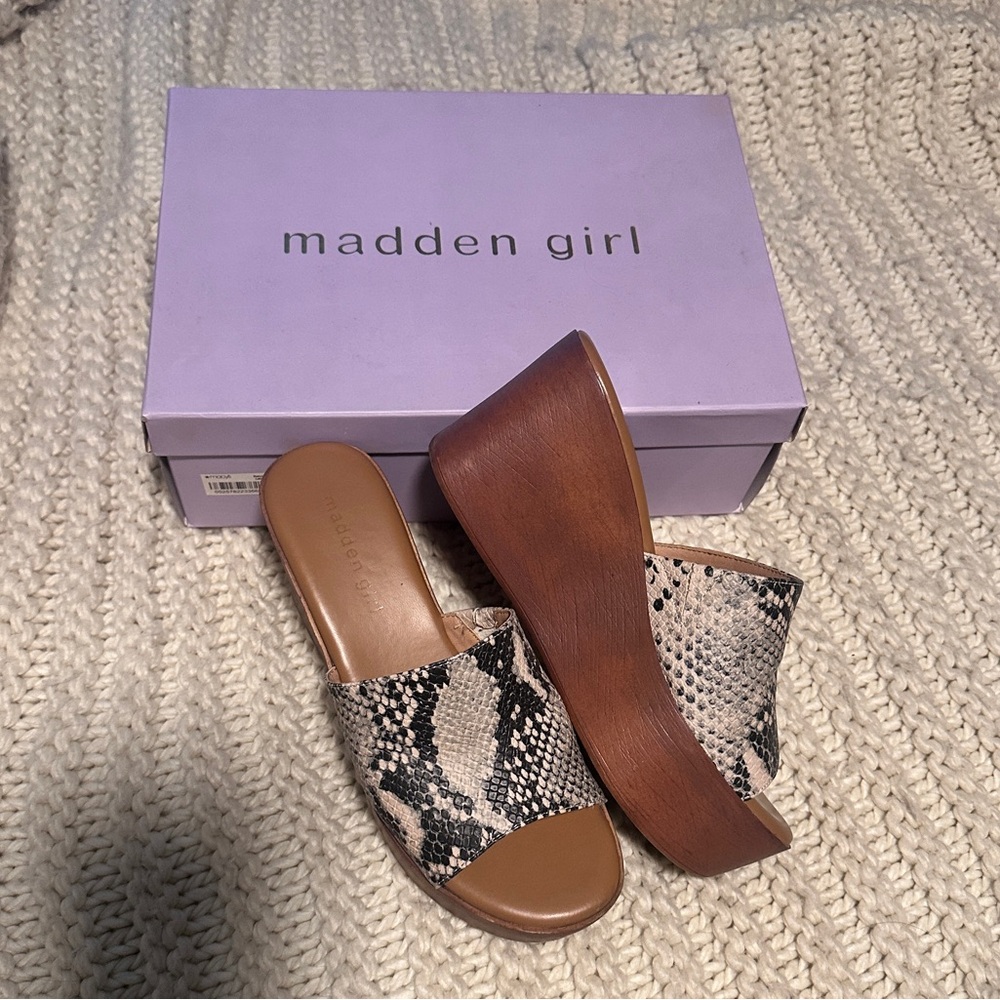 Madden Girl Black and Cream Wedge Sandals. Super cute and comfortable
